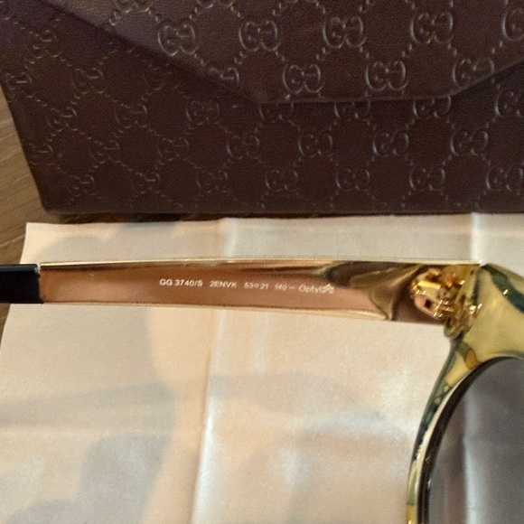 Gucci Black Cat-Eye Sunglasses - Picture 6 of 8